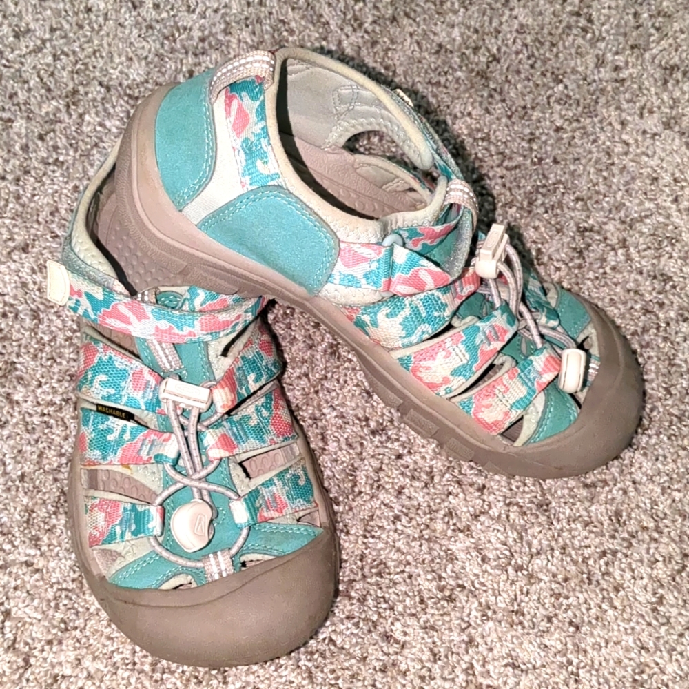 Girl's KEEN Newport Sandals (Size 3)